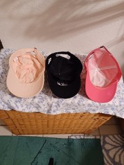 WOMENS 3 MIXED BALL CAPS (Under Armour,BeBe Sport)