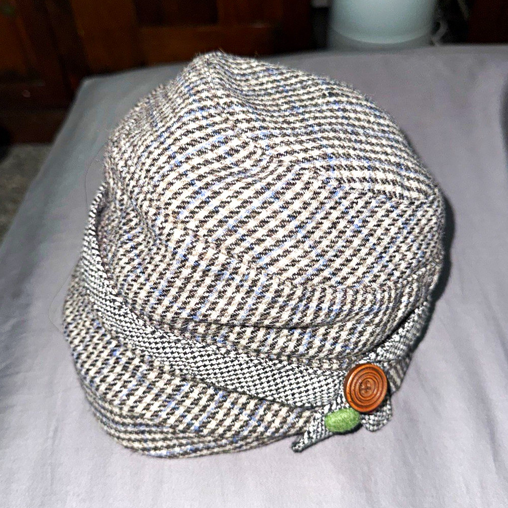 Women’s Wool Tweed Herringbone Newsboy Cap, One Size, Gray Button Accent