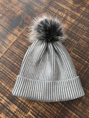 Aerie One Size Winter Hat Gray Beanie Cable Knit Pom Pom Ball