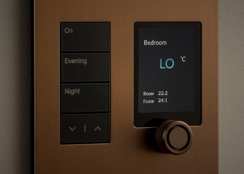 Polar Bear Design Zentium Pro thermostat with lighting keys in antique bronze